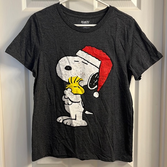 Peanuts Tops - PEANUTS SNOOPY Christmas Holiday women’s tee